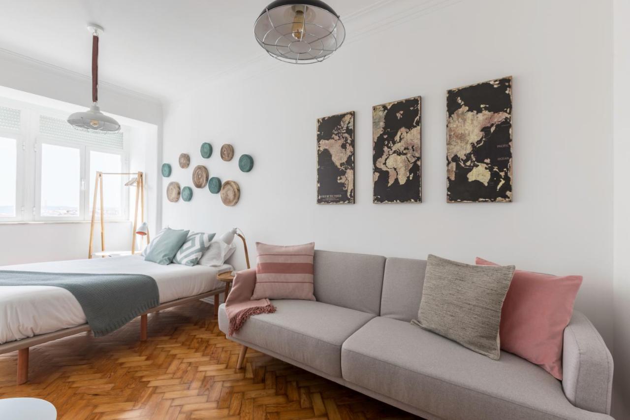 Stroll To Coffee Shops Near A Renovated Hillside Apartment In Graca Lisbon Exterior photo